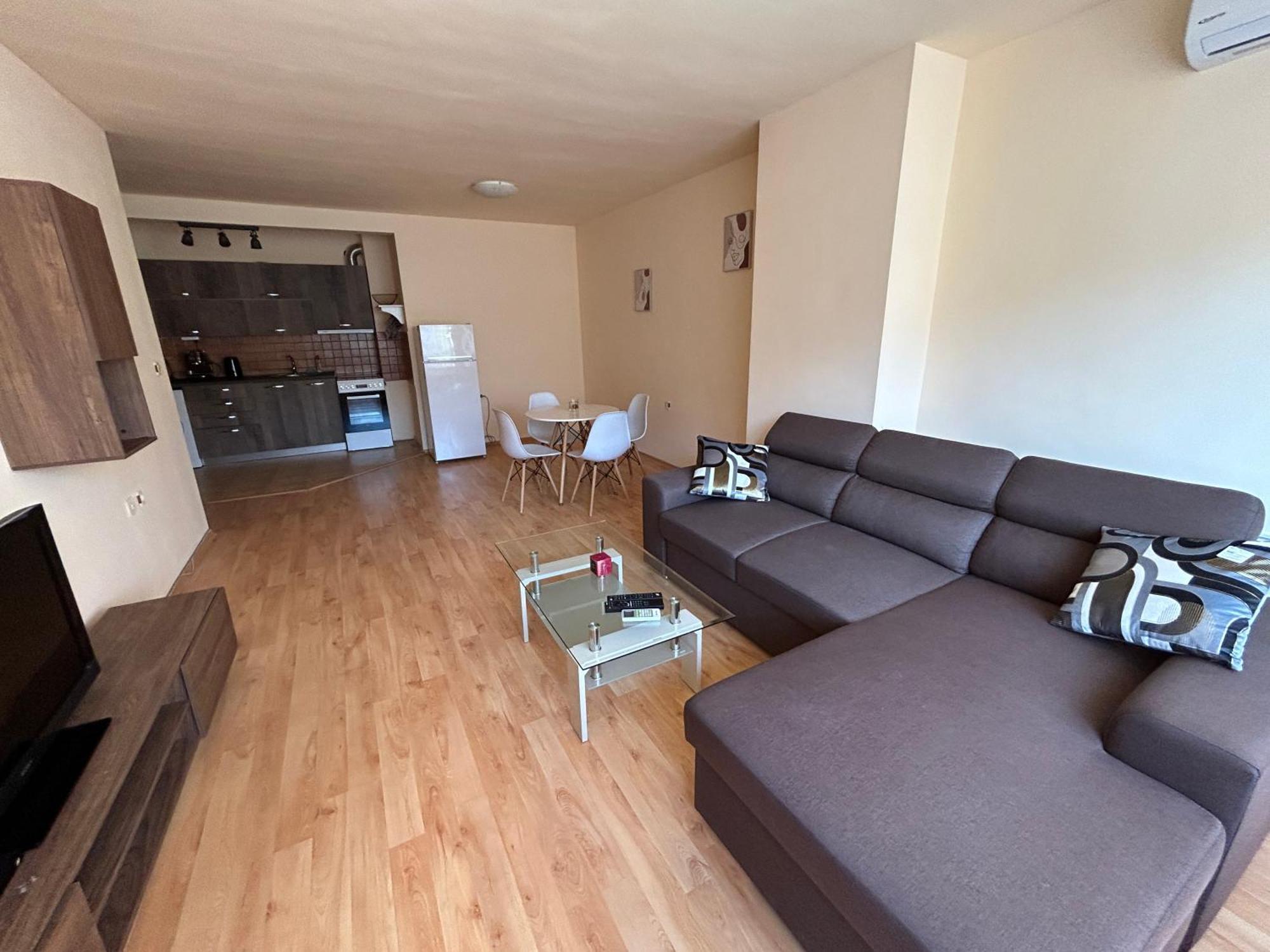Nice, Spacious And Cozy Apartemen Sofia