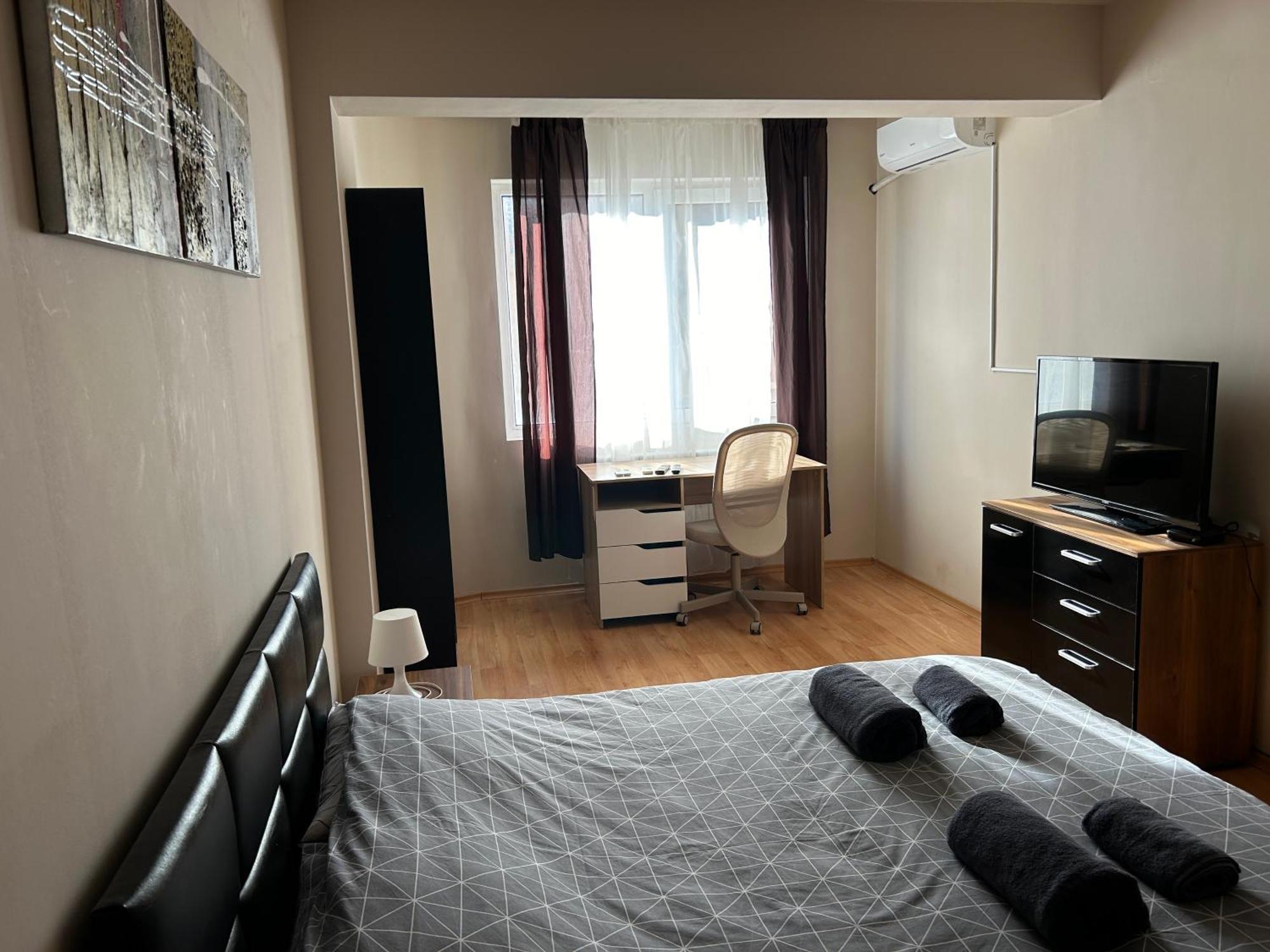 Nice, Spacious And Cozy Apartemen