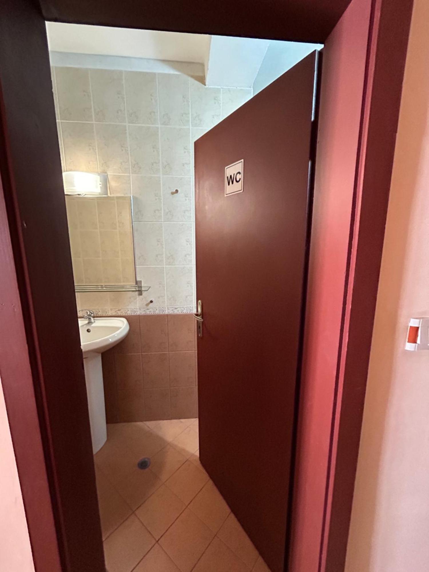 Nice, Spacious And Cozy Apartemen Sofia