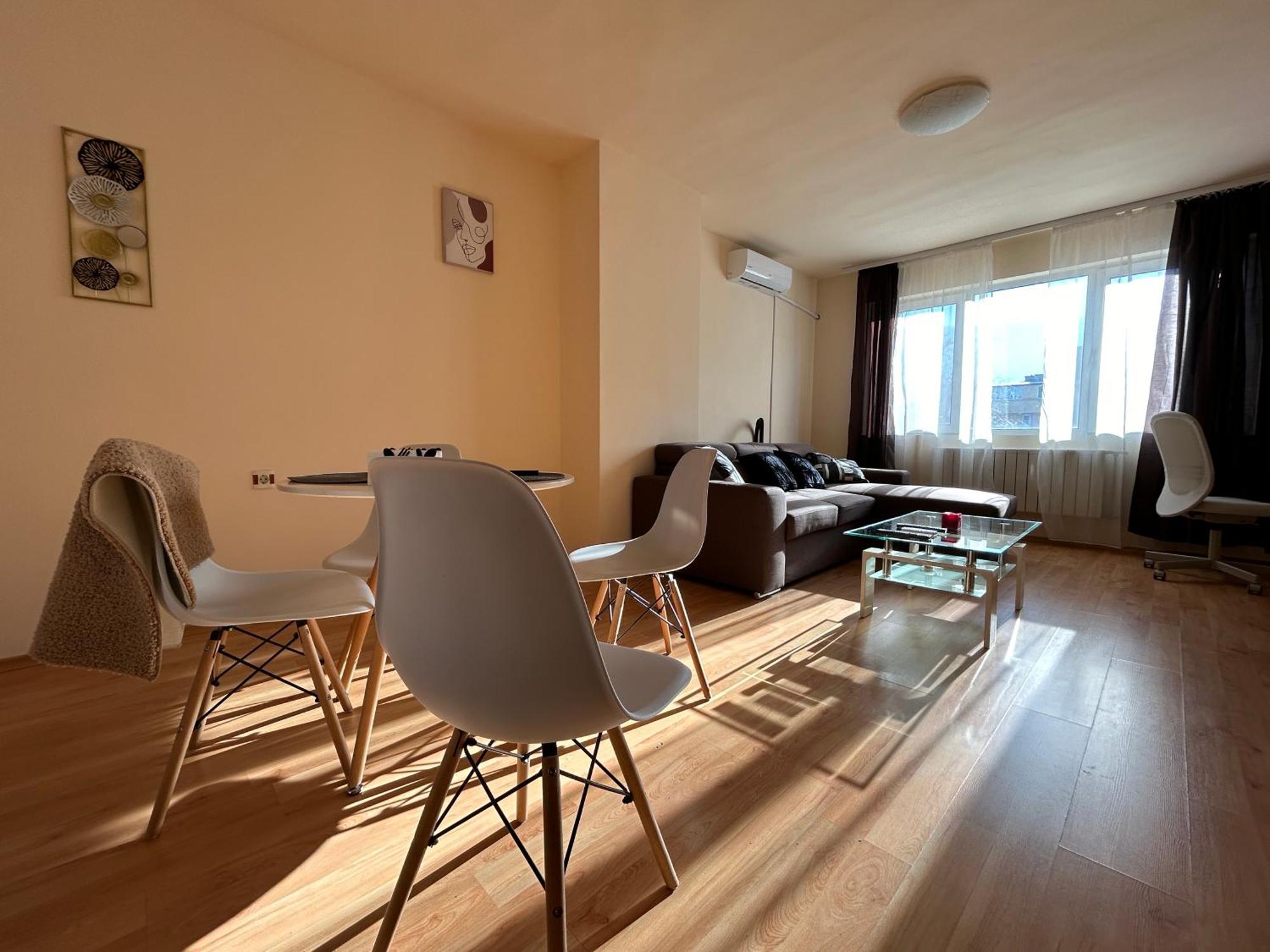 Nice, Spacious And Cozy *