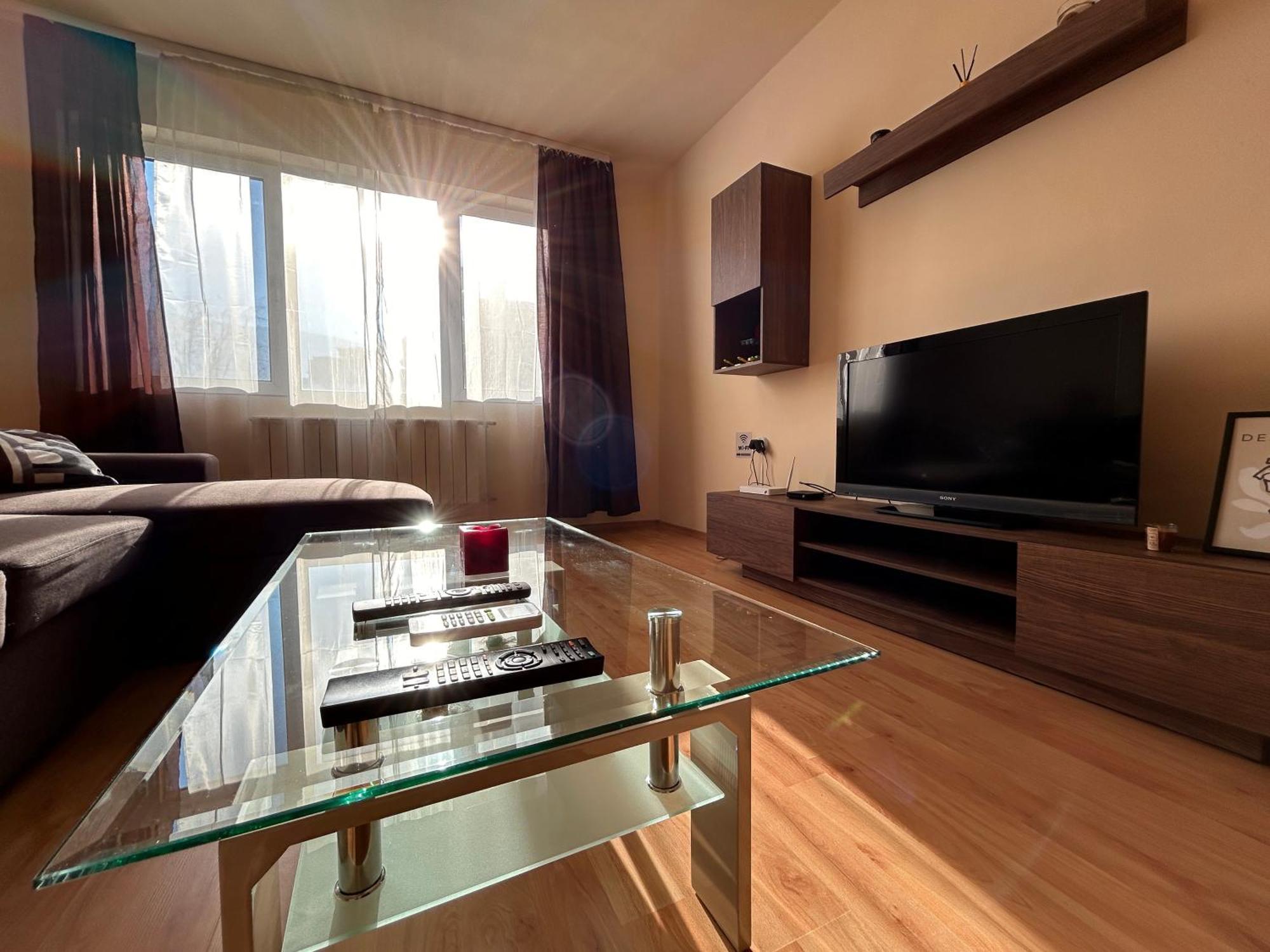 Nice, Spacious And Cozy Apartemen Sofia